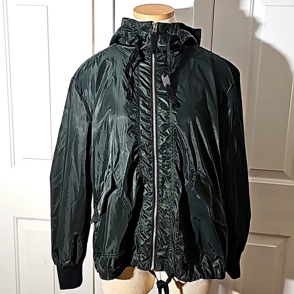 BB Dakota Steve Maden army green hooded rain jacket.‎ Size medium. Excellent